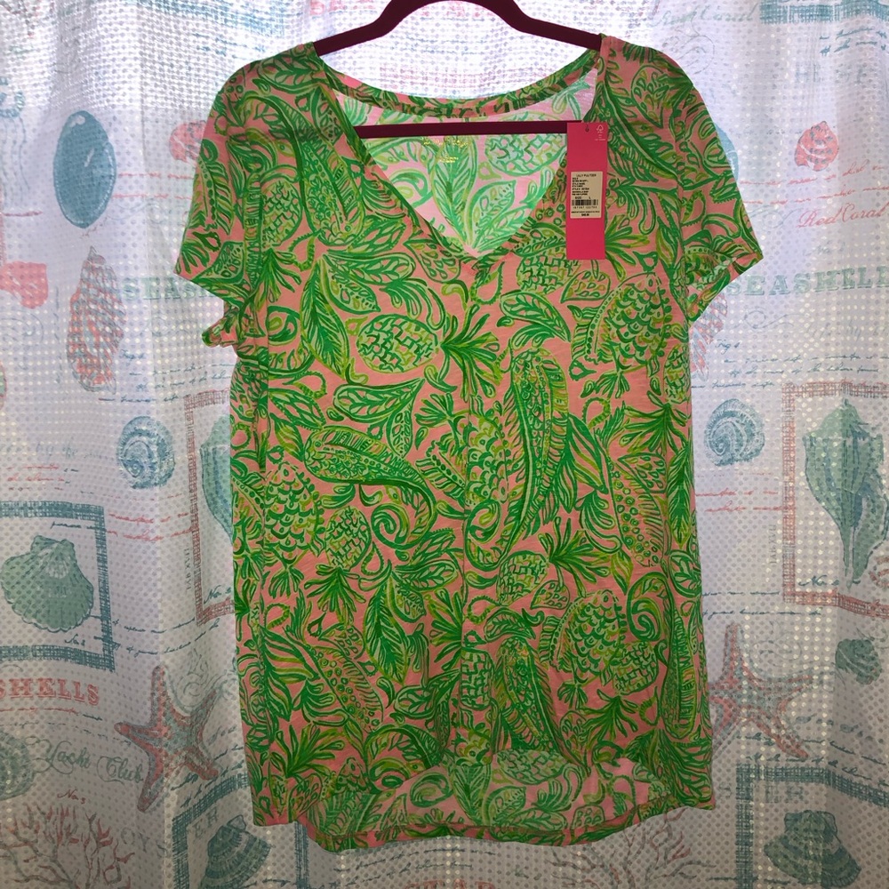 NWT Lilly Pulitzer Etta V-Neck Shirt in Mandevilla Baby Fins and Flippers
